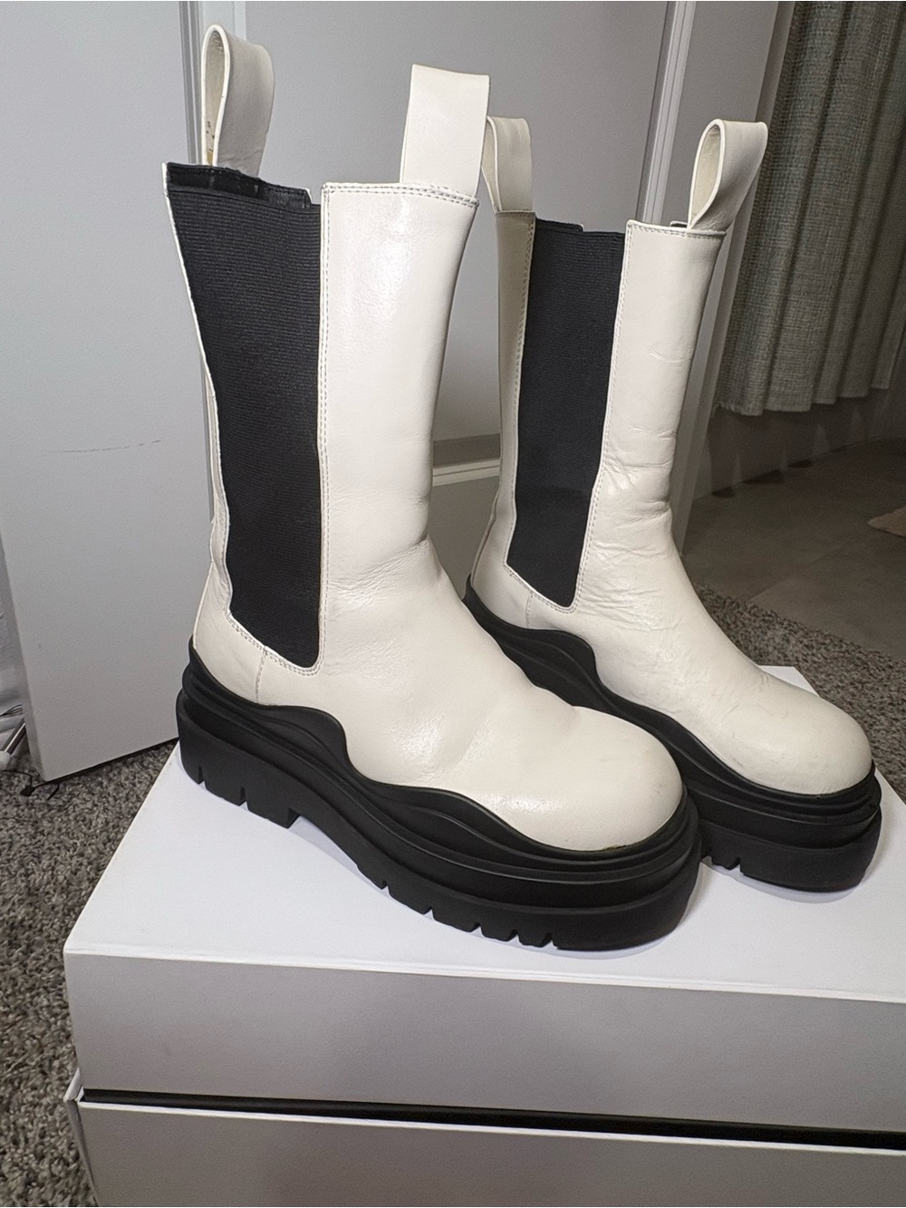 Bottega Veneta Tire Chelsea Boots